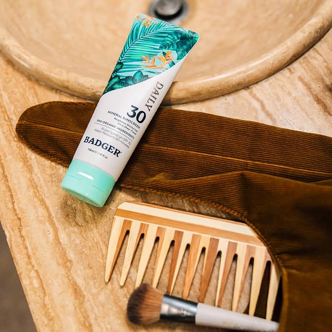 Badger Mineral Daily Sunscreen with Zinc Oxide, Organic Sunscreen Moisturizer with SPF 30, Hydrating Everyday Sunscreen Lotion, Vegan, Gluten Free & Unscented Body Sunscreen, 4 fl oz