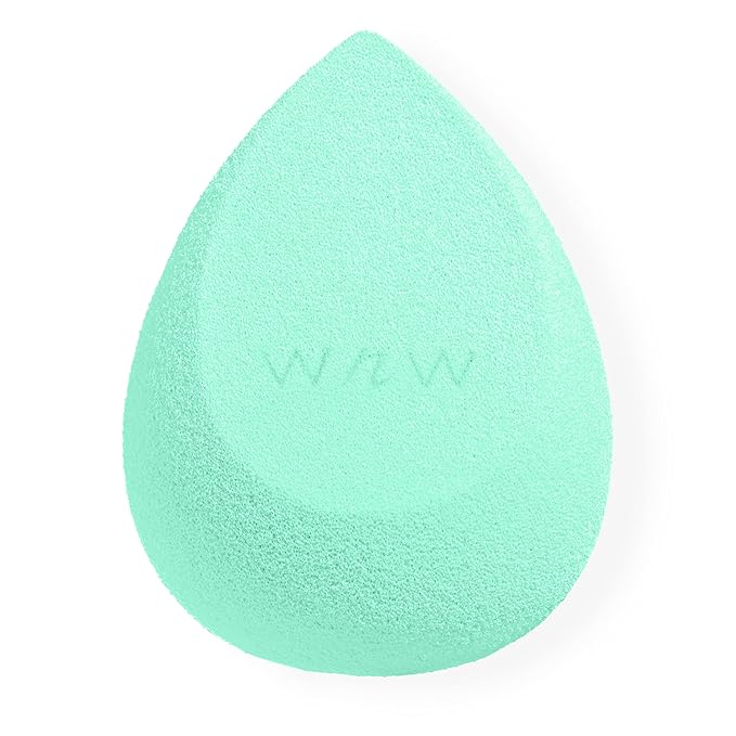 wet n wild Makeup Sponge - Low Product Absorption for Streak-Free Application, Effortless Blending Beauty for a Smooth Professional Looking Finish, Cruelty-Free & Vegan-Seeing Green