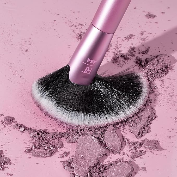 Real Techniques Extra Big Finishing Brush, Large Makeup Brush For Powder Bronzer, Highlight, & Contour, XL Oversized Fan Brush For Quick Application, Cruelty-Free, Synthetic Bristles, 1 Count