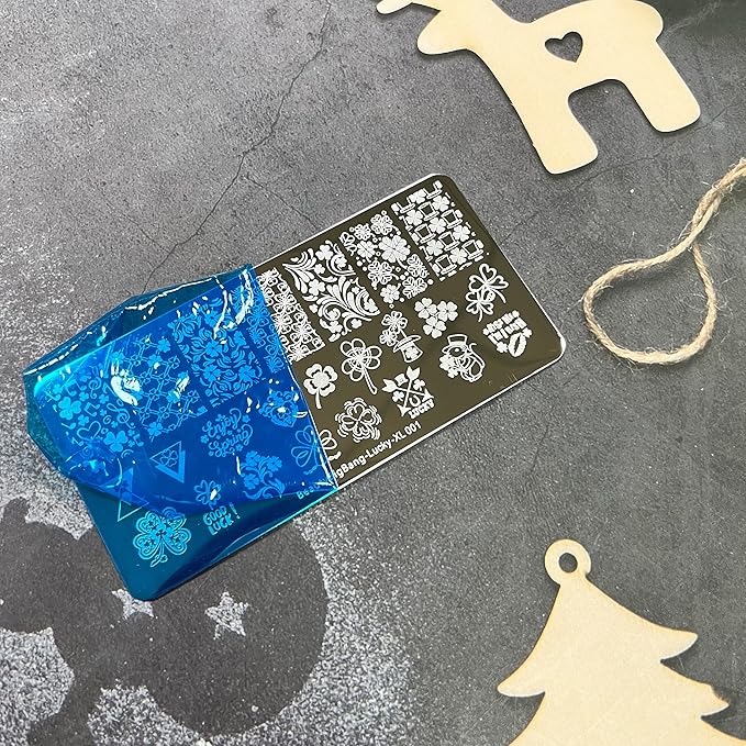 St patricks day nail stamping